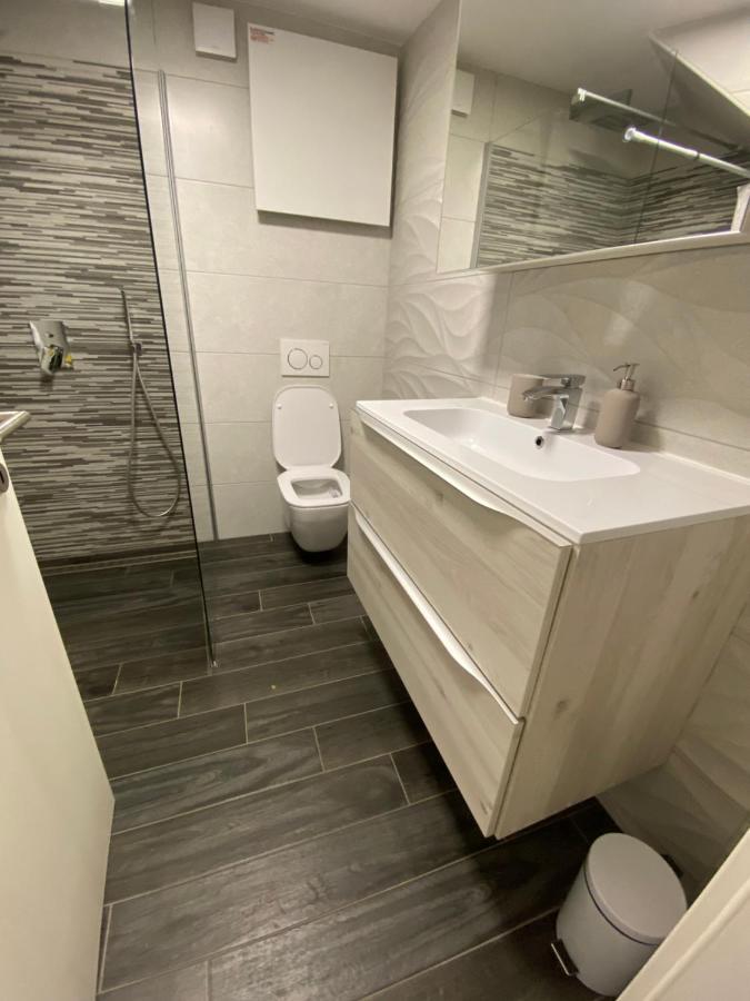 Apartma Sinitus إيزولا المظهر الخارجي الصورة