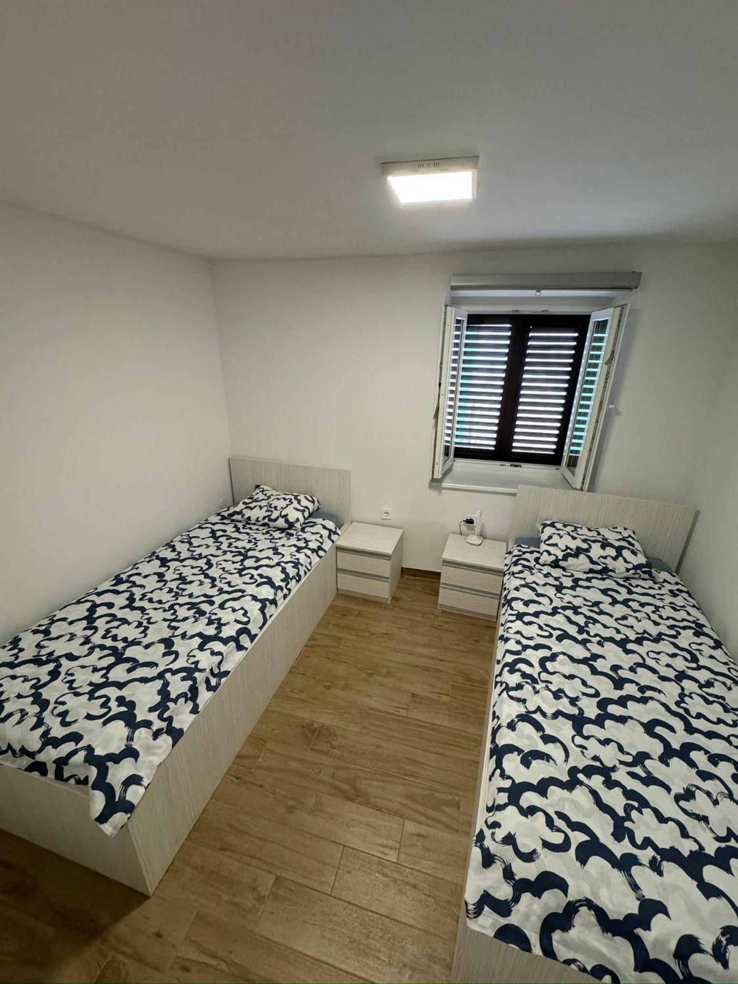 Apartma Sinitus إيزولا المظهر الخارجي الصورة